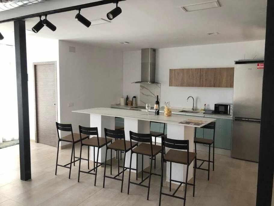 Villafranca de los Caballeros Alojamiento El Pez Casa Con Piscina Climatizada מראה חיצוני תמונה