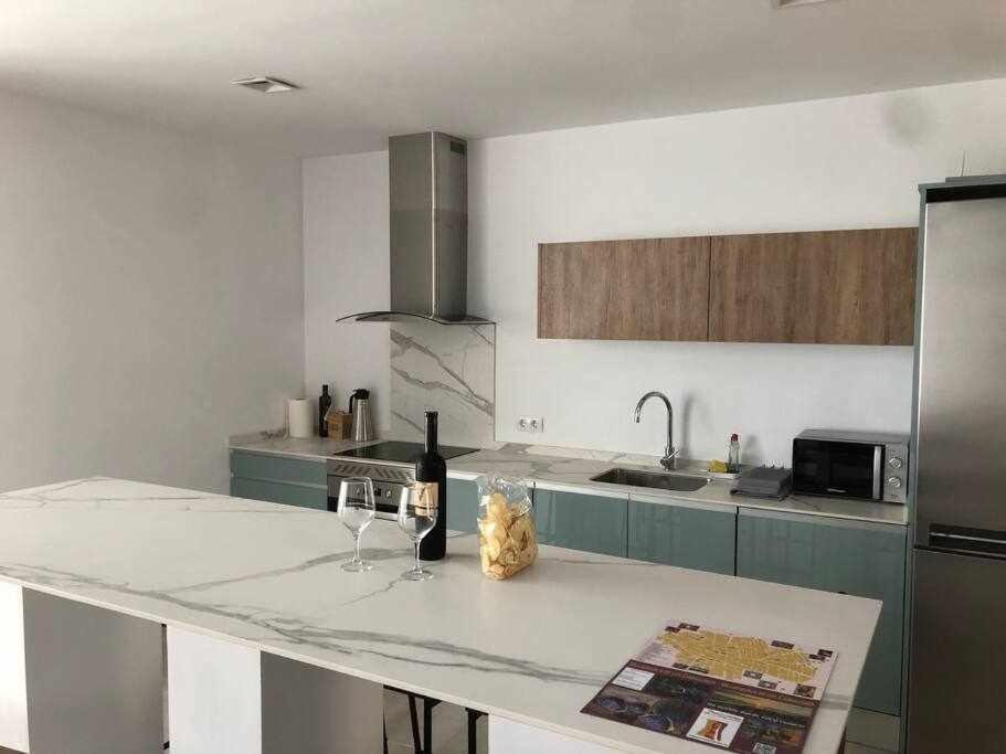 Villafranca de los Caballeros Alojamiento El Pez Casa Con Piscina Climatizada מראה חיצוני תמונה