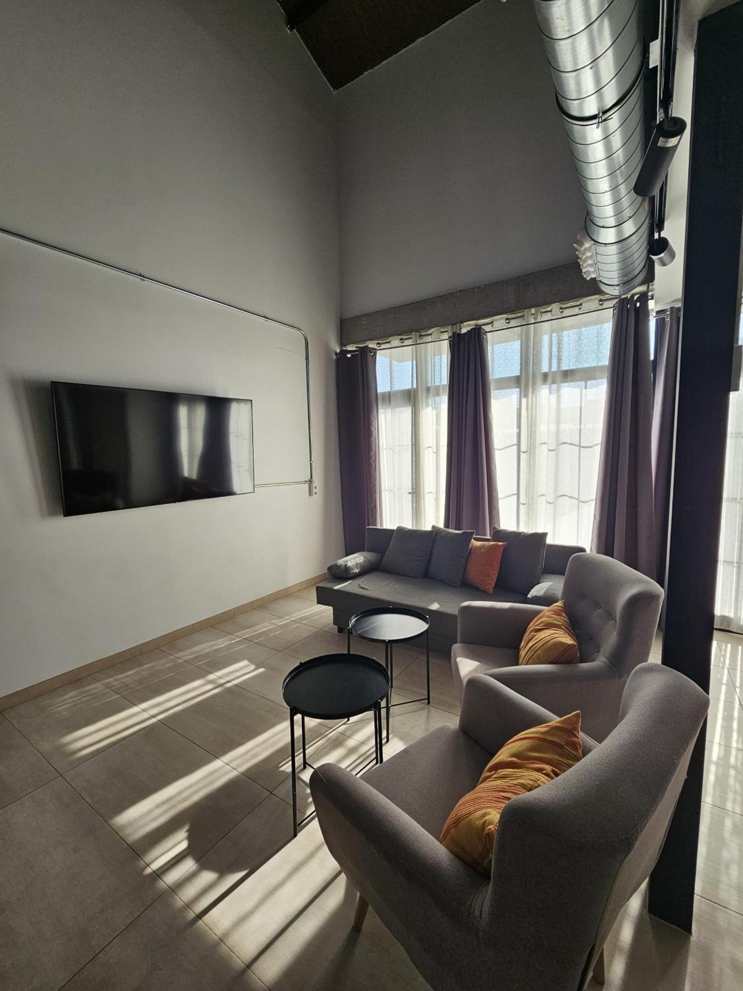 Villafranca de los Caballeros Alojamiento El Pez Casa Con Piscina Climatizada מראה חיצוני תמונה